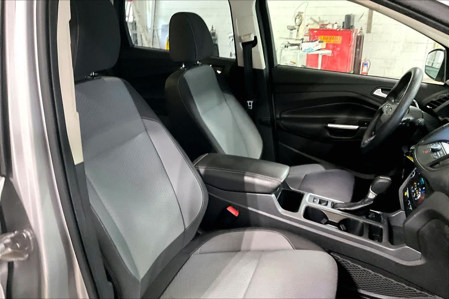 Used 2017 Ingot Silver Metallic Ford SE image 9