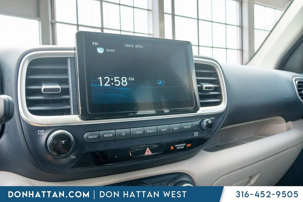 Used 2022 White Hyundai Limited image 9