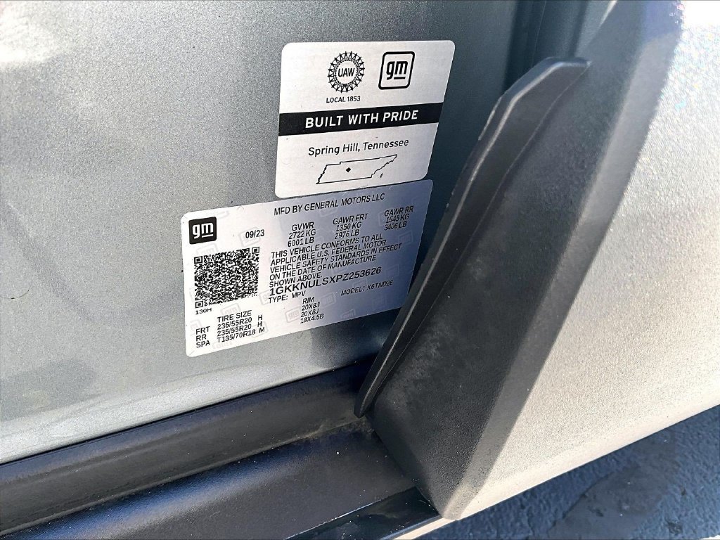 Used 2023 Silver GMC SLT image 37