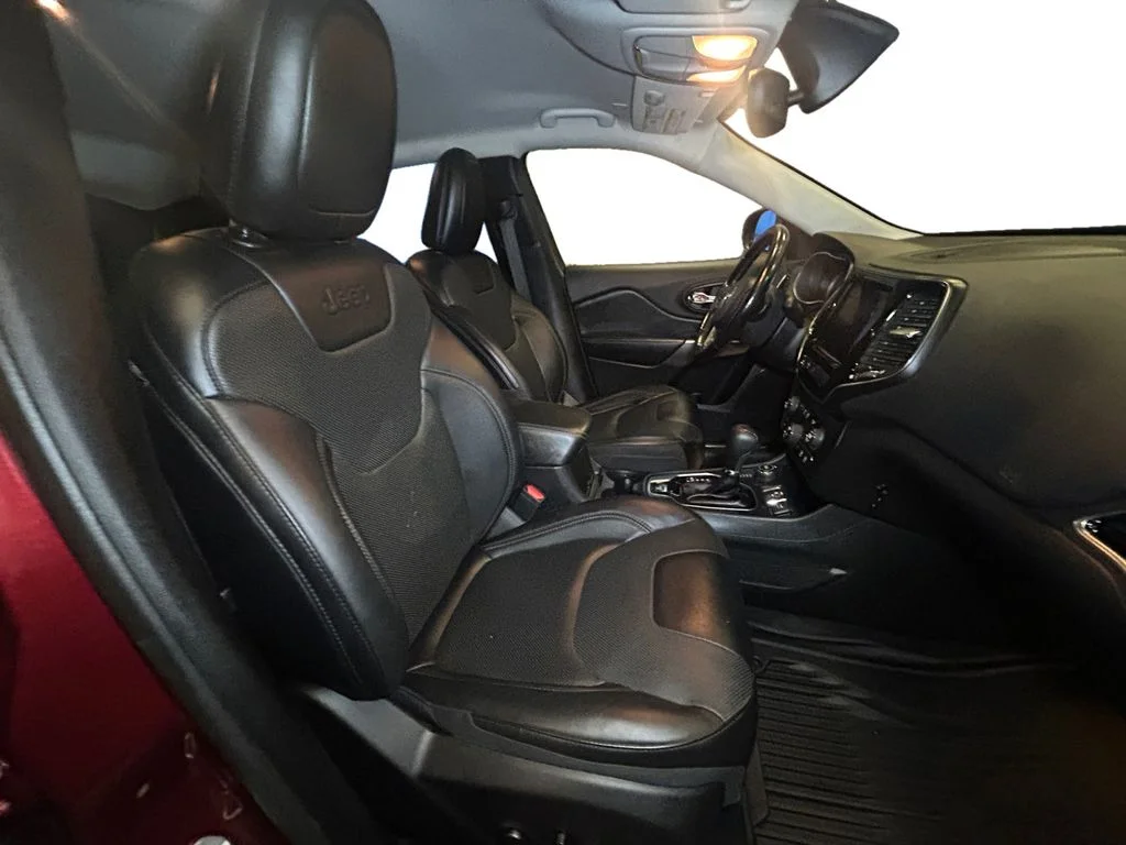 Used 2019 Velvet Red Pearlcoat Jeep Limited 4x4 image 16