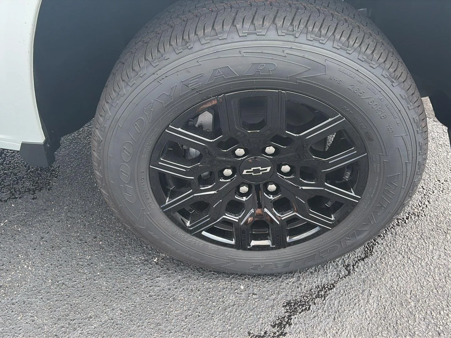 New 2026 Summit White Chevrolet WT image 35