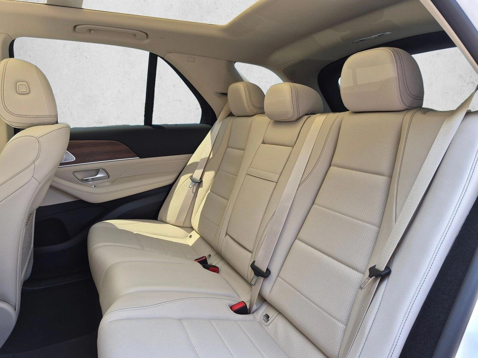 New 2026 Polar White Mercedes-Benz GLE450 image 16
