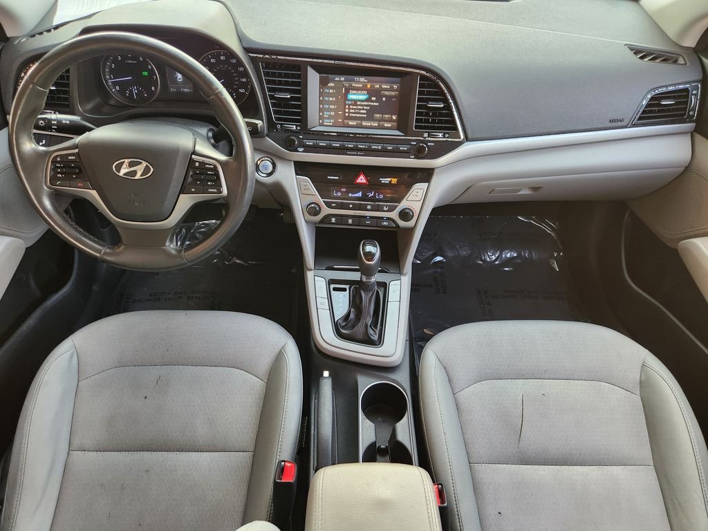 Used 2017  Hyundai SE image 28