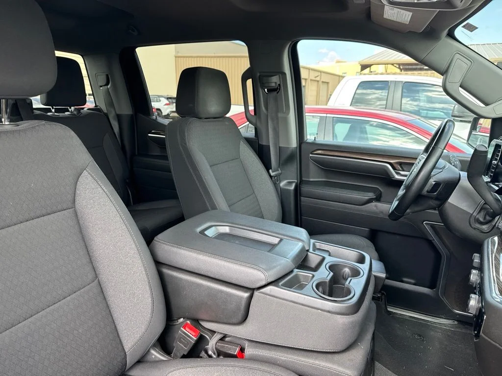 Used 2025 Black Chevrolet LT image 3