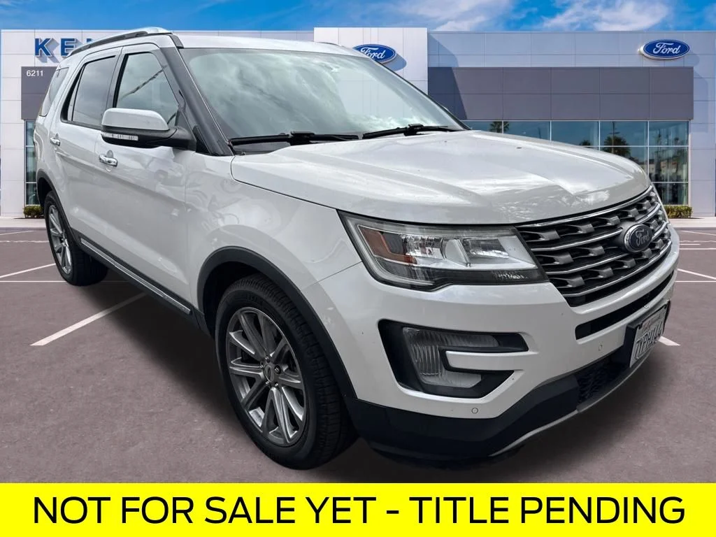 Used 2017 White Ford Limited image 1