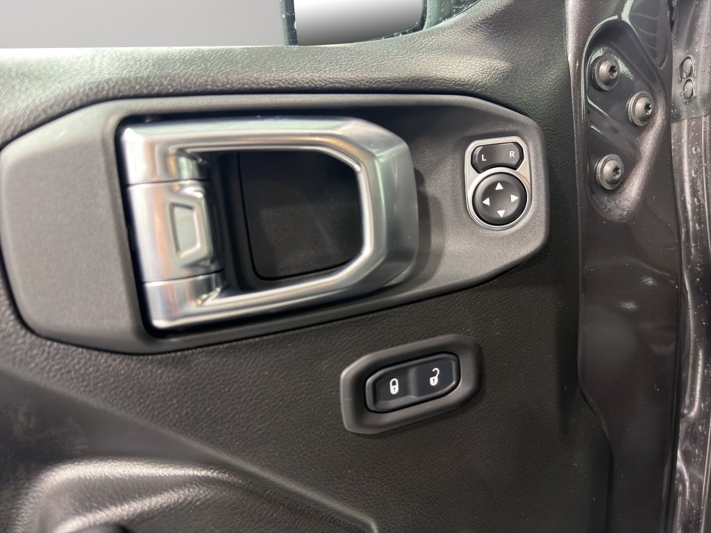 New 2026 Granite Crystal Metallic Clearcoat Jeep Sport S image 21