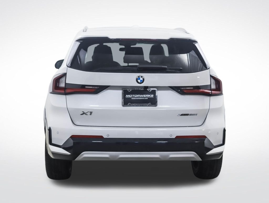 Used 2026 White Metallic BMW xDrive28i image 5