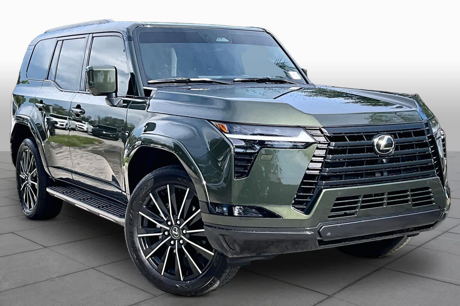Used 2026 Nori Green Pearl Lexus Luxury image 3