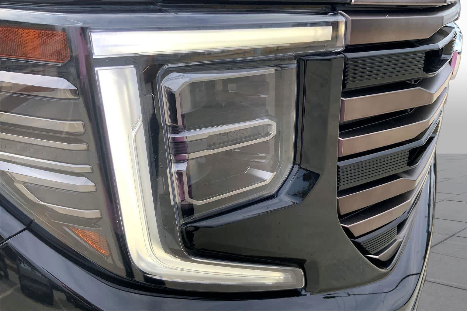 Used 2022 Onyx Black GMC AT4X image 27