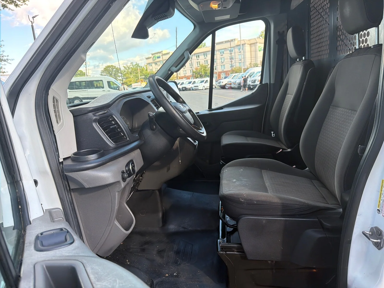 Used 2020 Oxford White Ford T250 MED ROOF image 11