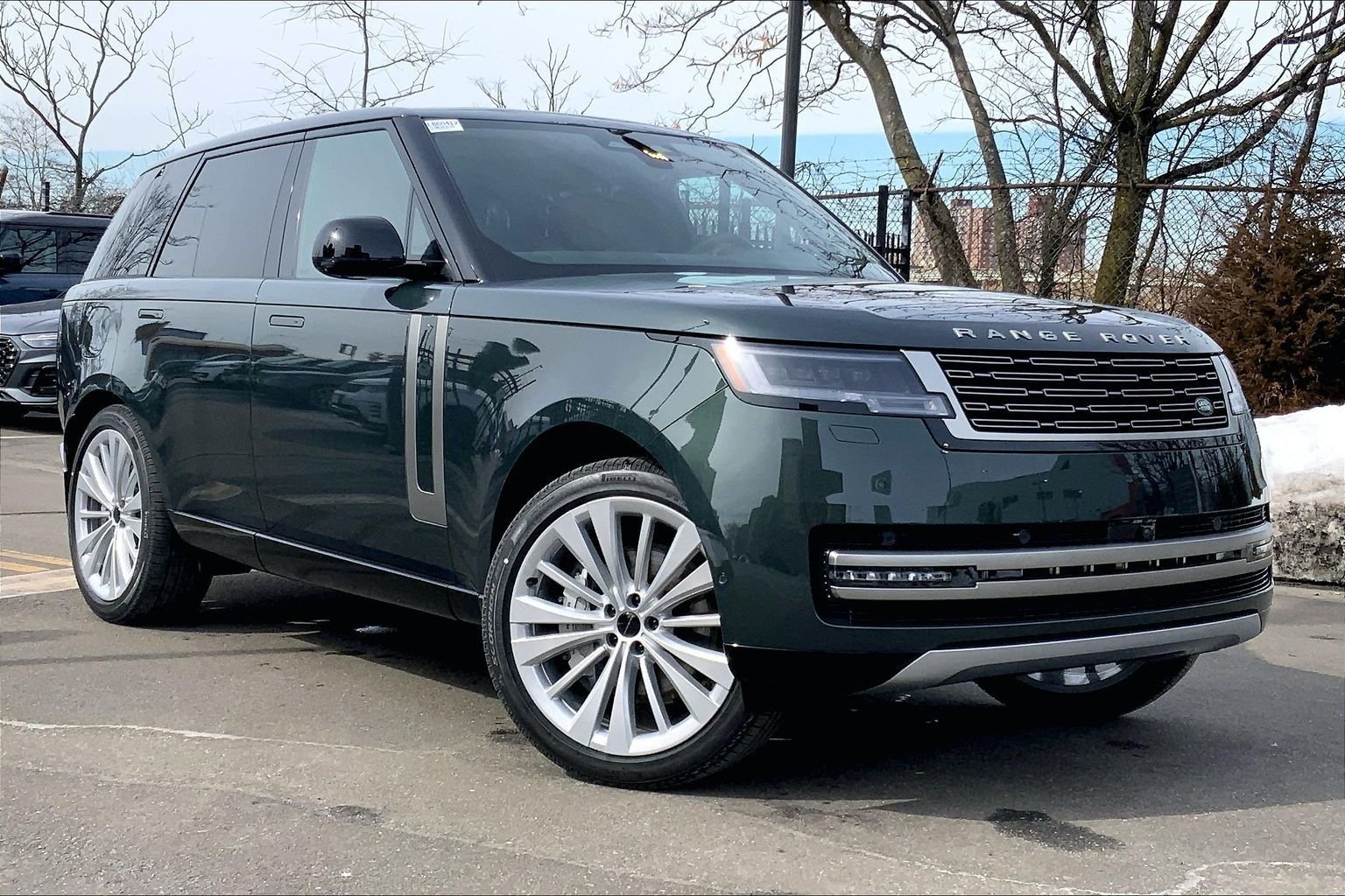 New 2026 Belgravia Green LAND ROVER SE image 2