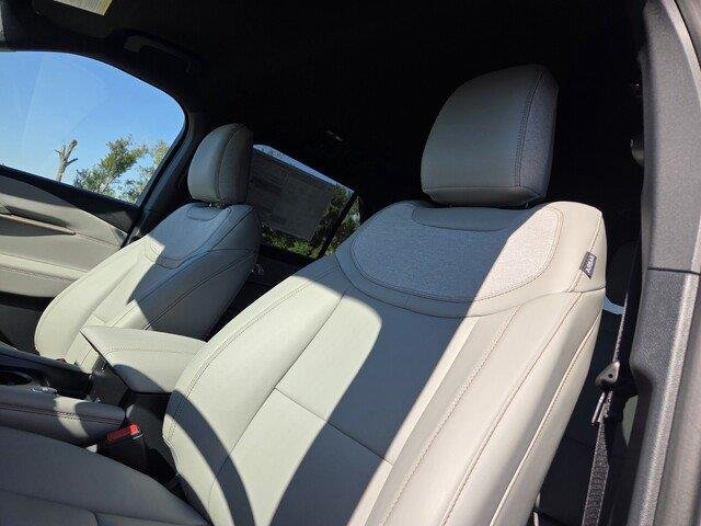 New 2027 Avalanche Gray Ford Active image 11