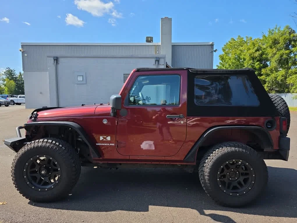 Used 2008 Red Rock Crystal Pearl Jeep X image 8