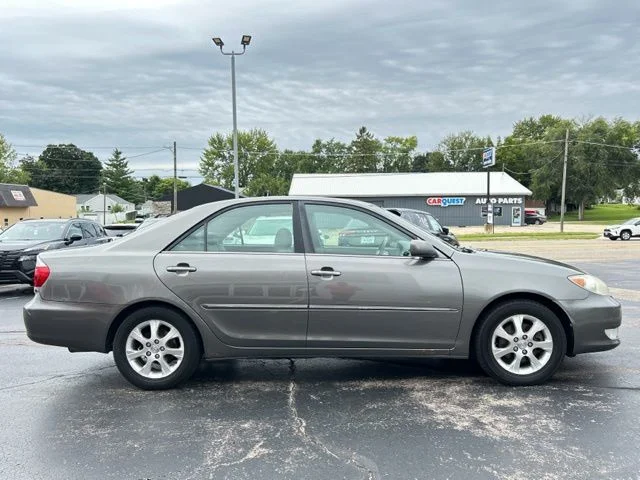 Used 2005 Phantom Gray Pearl Toyota XLE image 9