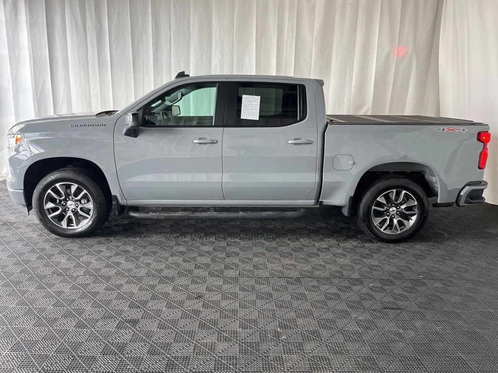 Used 2025 Gray Chevrolet RST image 23