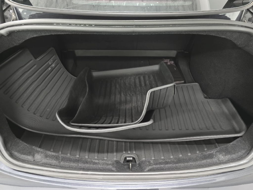 Used 2025  Tesla  image 28