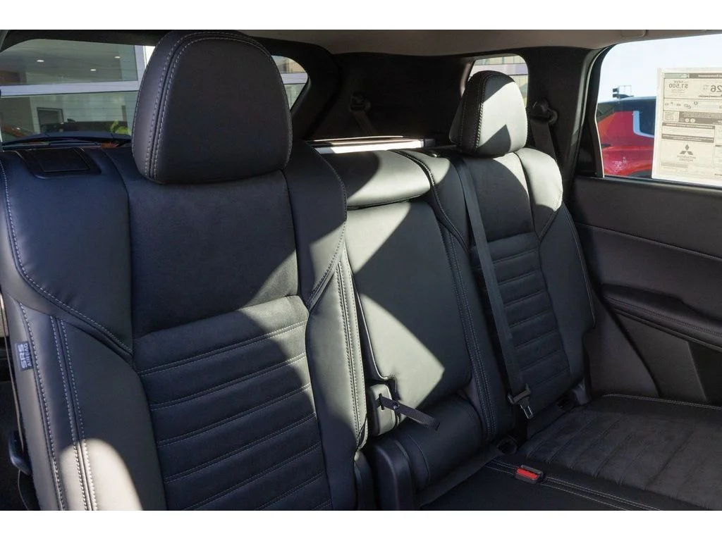 2025 Mitsubishi Outlander Plug-in Hybrid SE - Photo 22