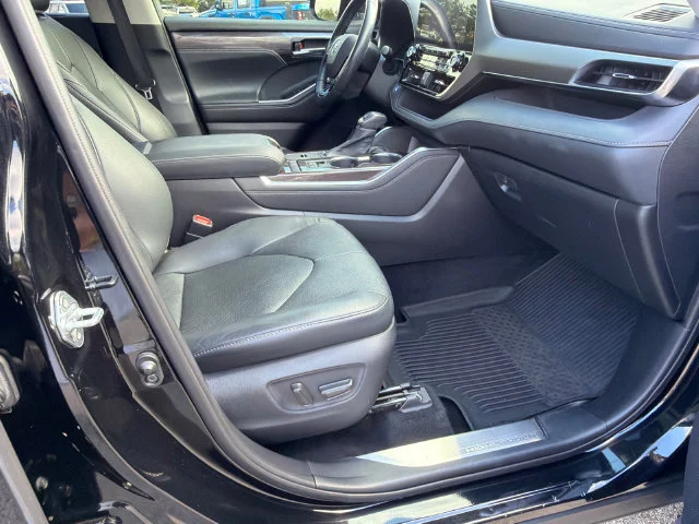 Used 2021 Black Toyota Hybrid Platinum image 13