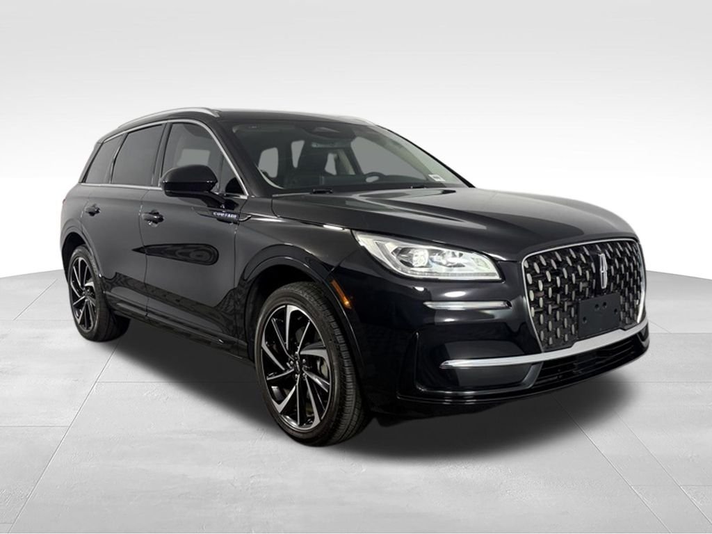 Used 2024 Black Metallic Lincoln Grand Touring image 3