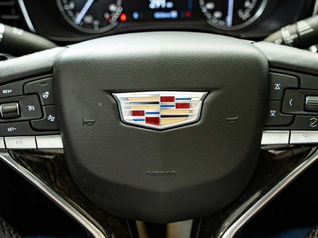 Used 2022 Crystal White Tricoat Cadillac Premium Luxury image 31