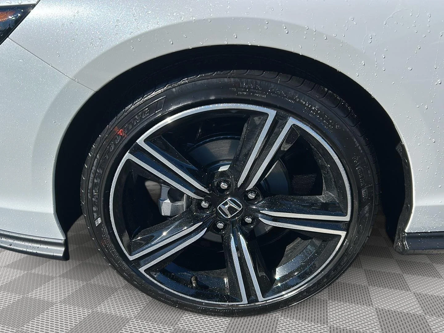 New 2026 Platinum White Pearl Honda SE image 3