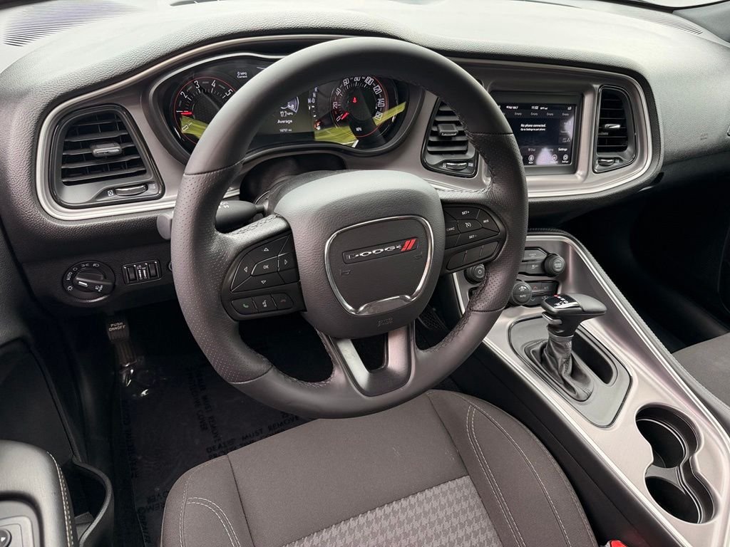 Used 2022 Green Dodge SXT image 19