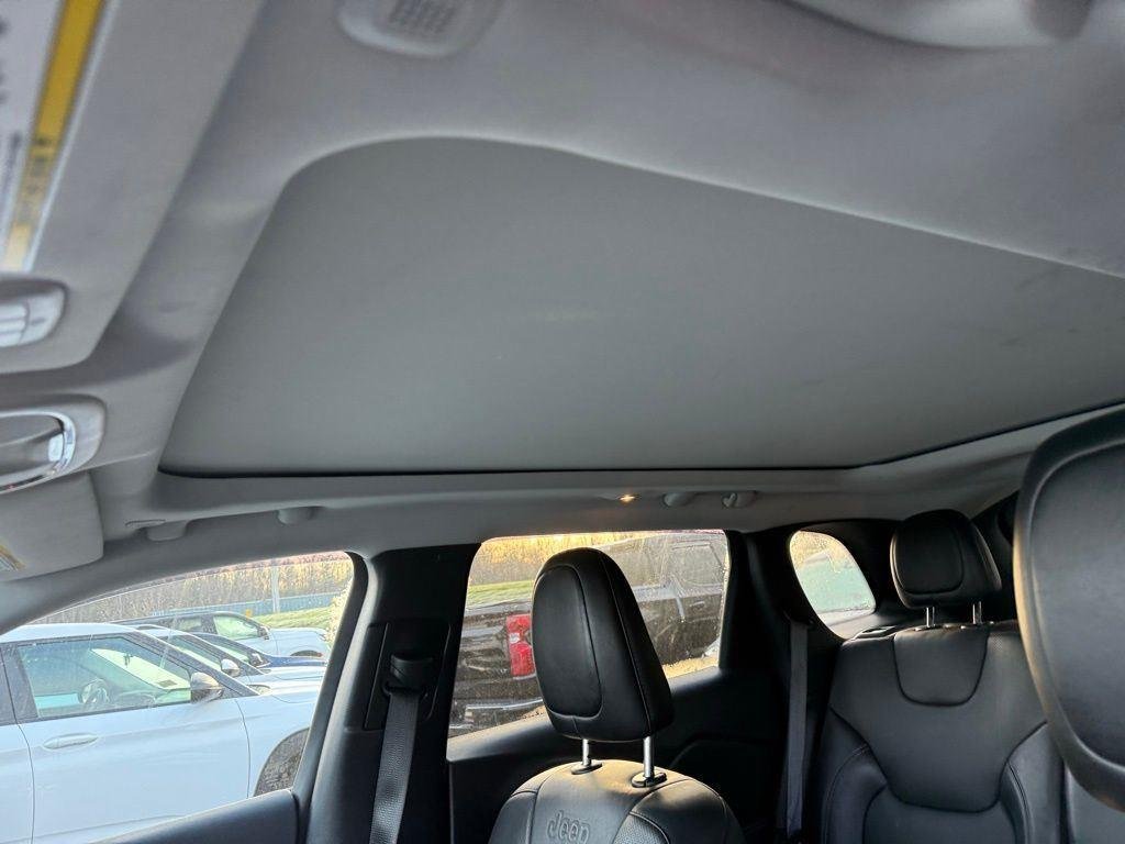 Used 2021 Velvet Red Pearlcoat Jeep Limited image 5