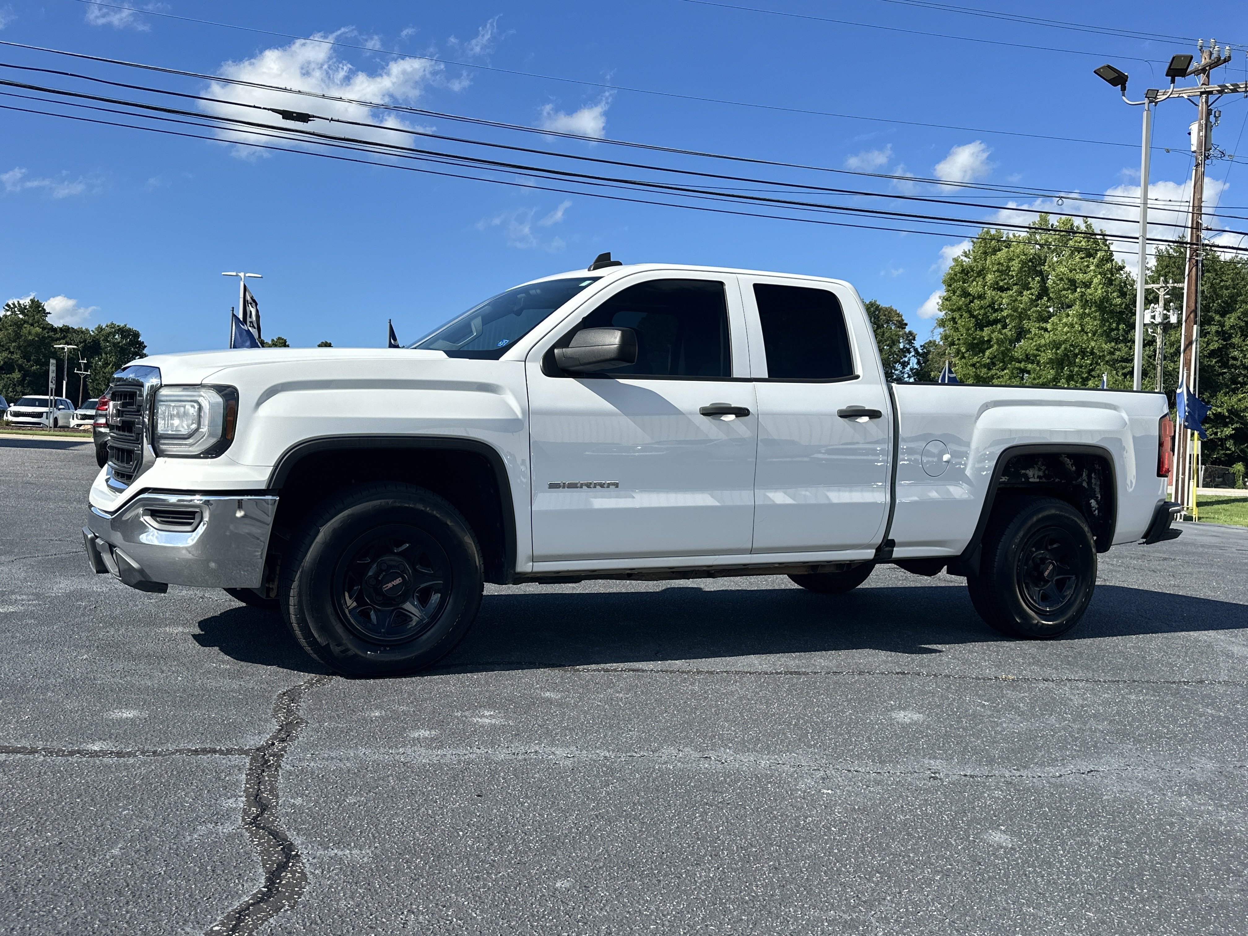 Used 2019 Summit White GMC DBL CAB 2WD image 3