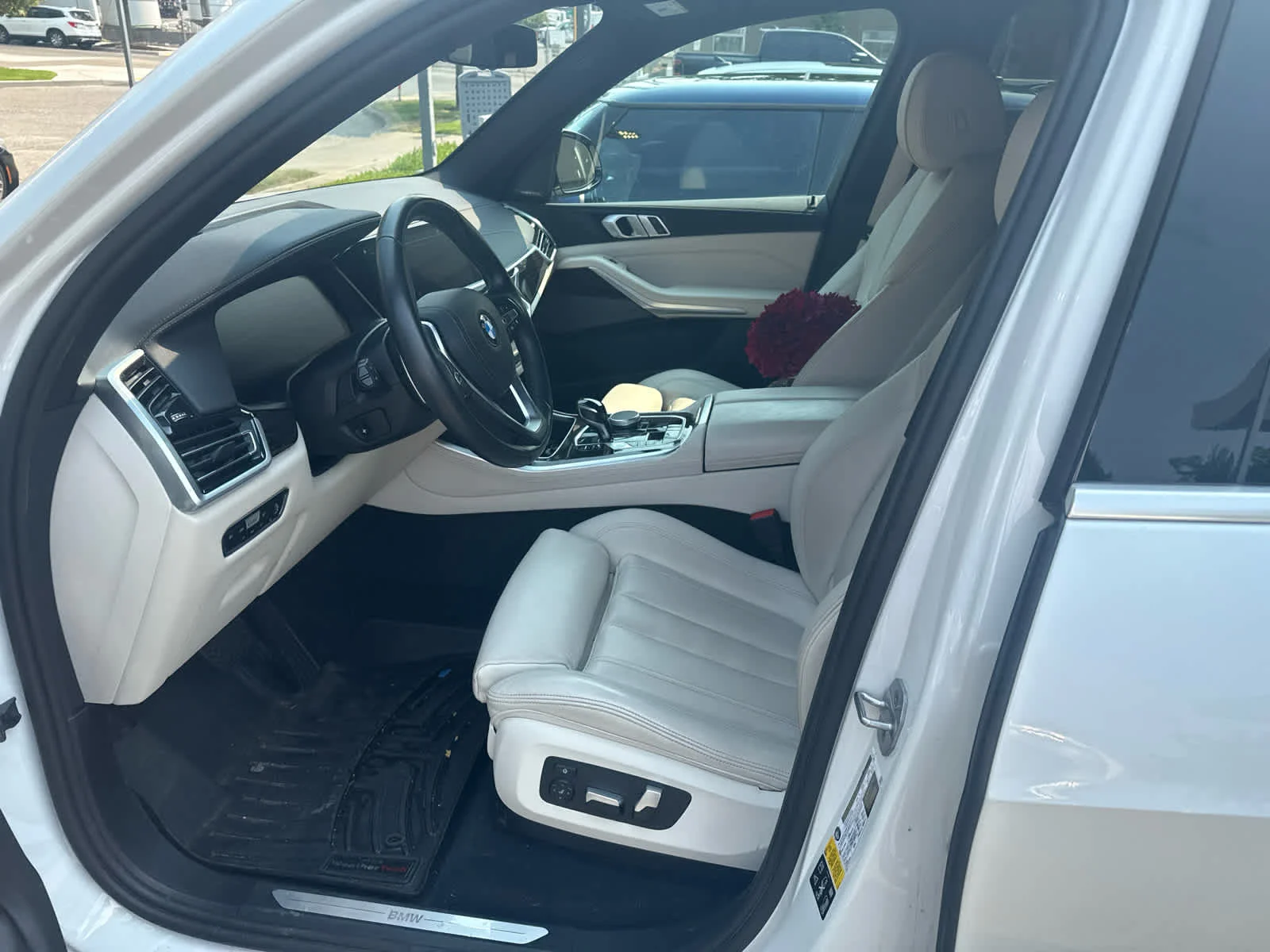 Used 2021 Mineral White Metallic BMW xDrive40i image 4