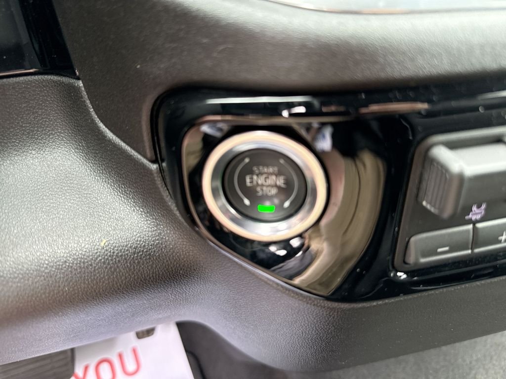 Used 2025 Summit White Chevrolet LT image 56