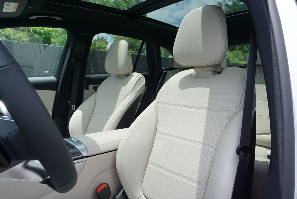 New 2026 Polar White Mercedes-Benz GLC 300 image 11