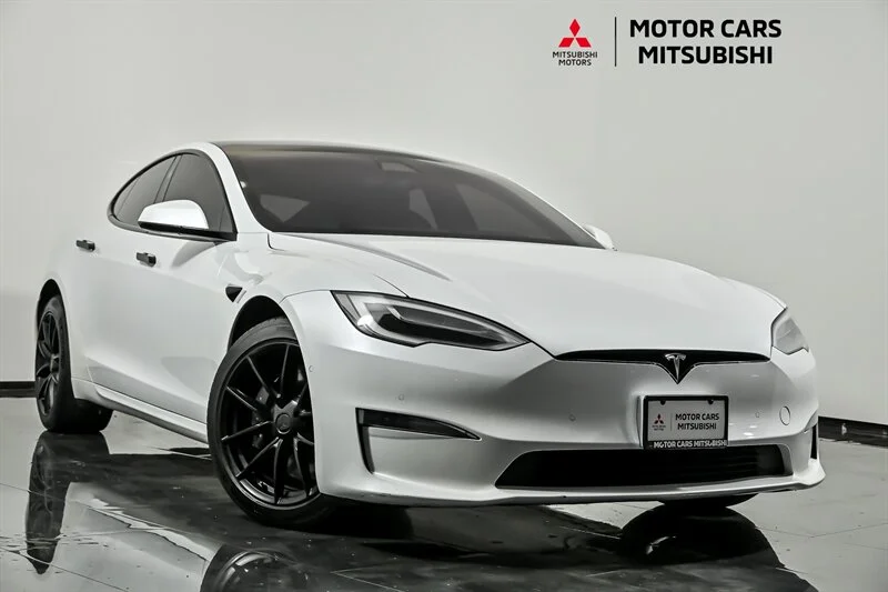 Used 2021 Pearl White Multi-Coat Tesla Plaid image 1