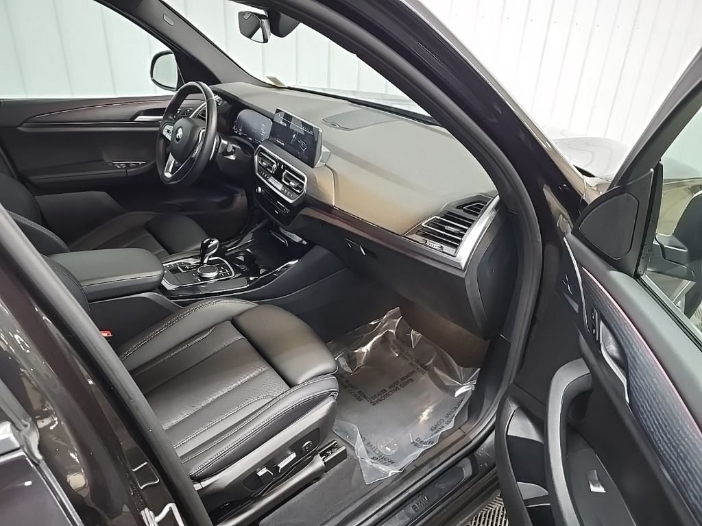 Used 2024 Gray BMW xDrive30i image 16