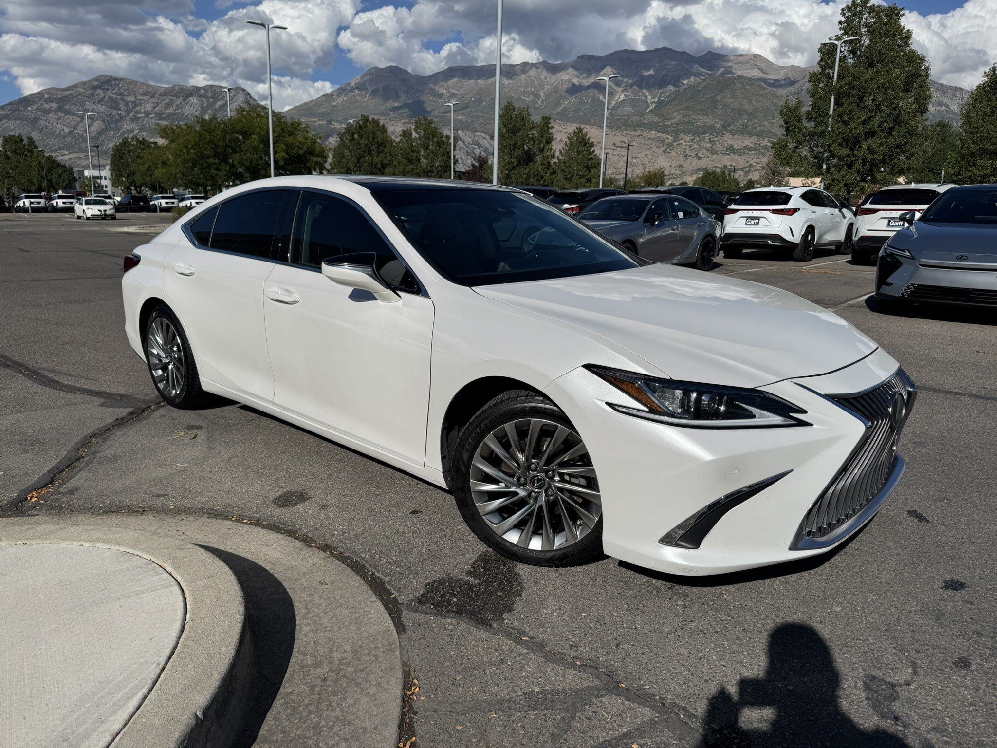 Used 2019 Eminent White Pearl Lexus 350 Luxury image 2