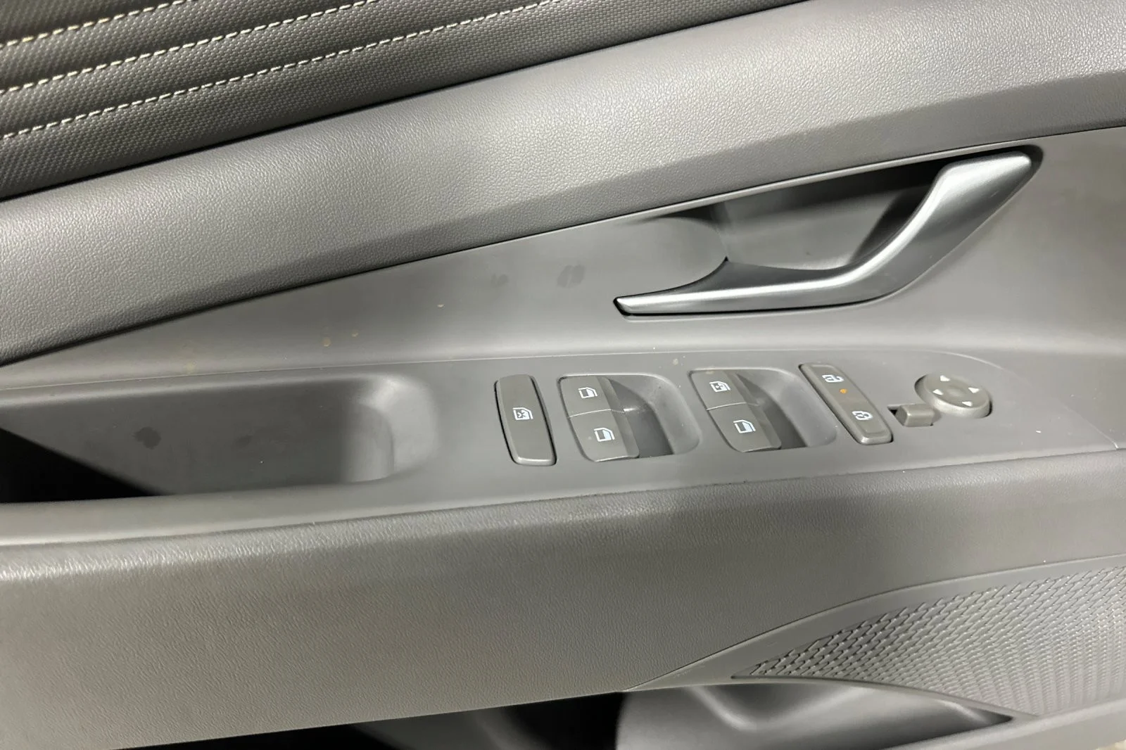Used 2024 WHITE Hyundai SEL IVT image 10