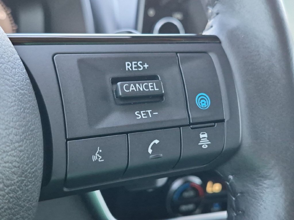 Used 2022 Gold Nissan Platinum image 16