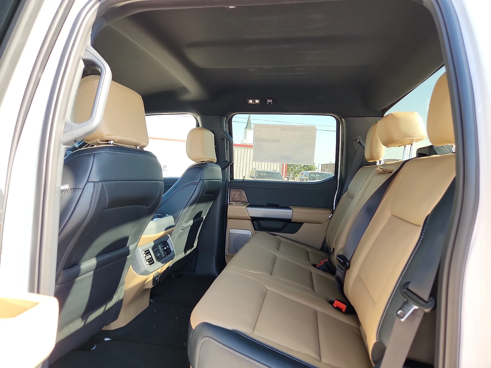 New 2026 Oxford White Ford Lariat image 18