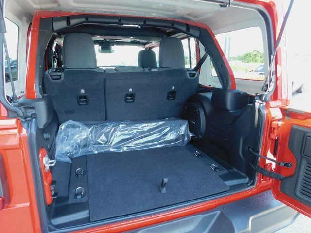 2025 Jeep Wrangler 4-Door Sahara - Photo 30