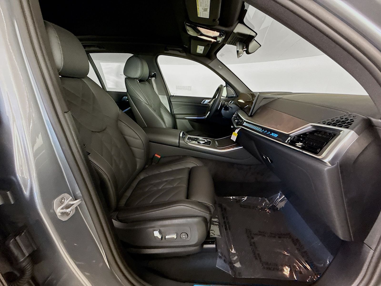New 2026 Skyscraper Grey Metallic BMW xDrive50e image 30