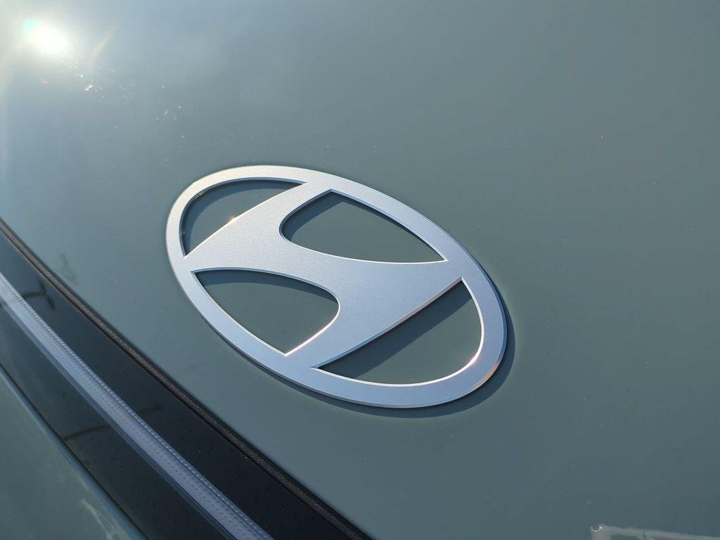 New 2027 Green Hyundai SE FWD image 13