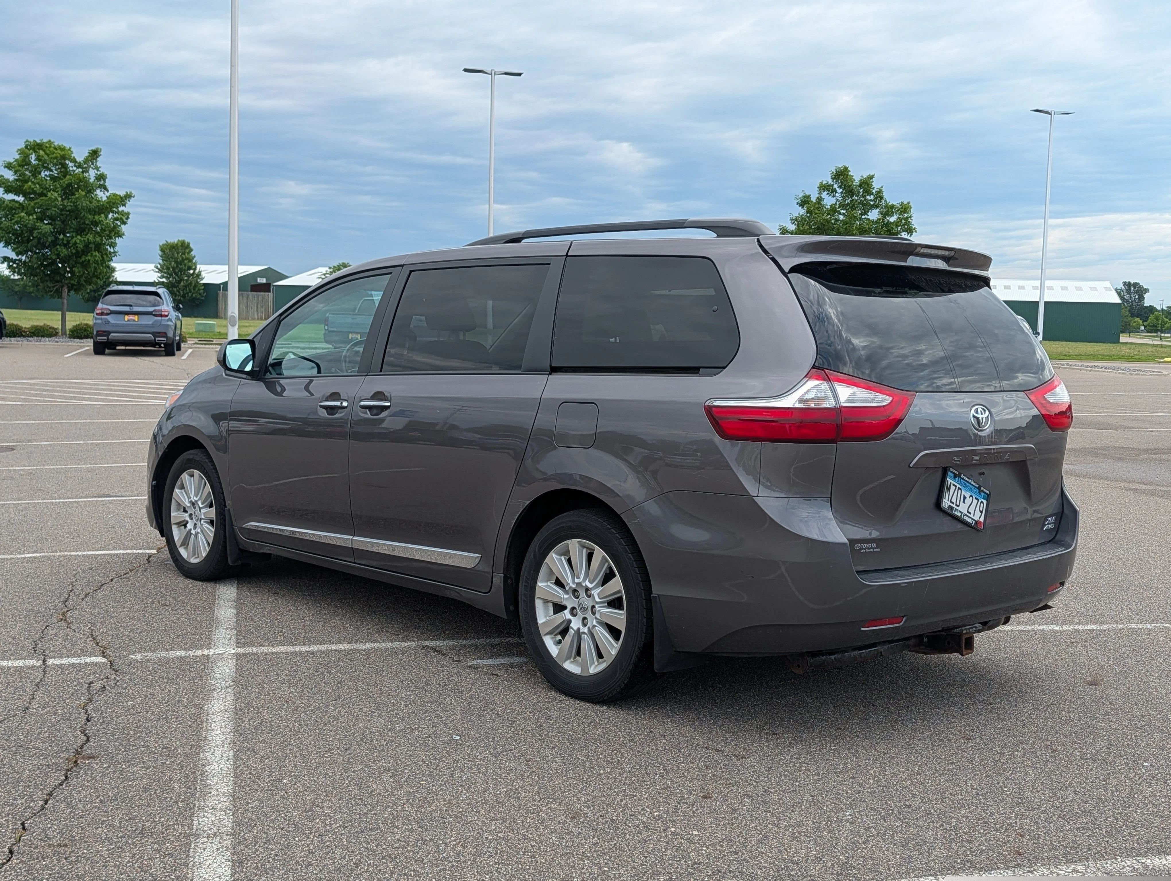 Used 2015 Predawn Gray Mica Toyota XLE image 3