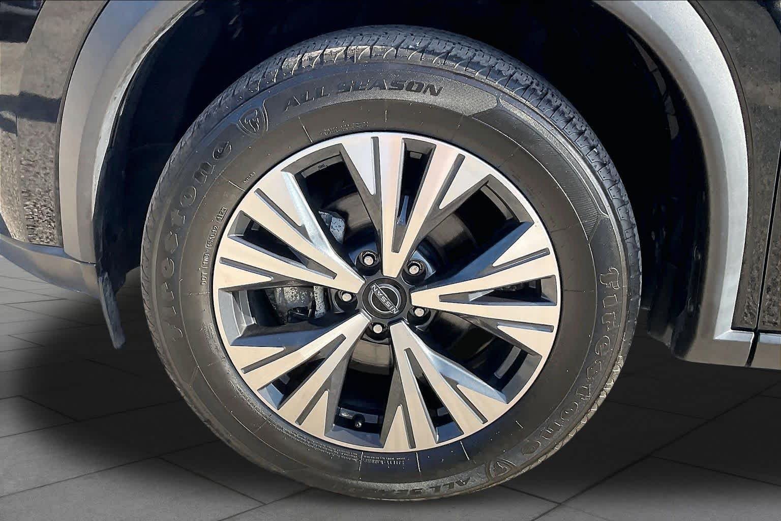 Used 2022 Super Black Nissan SV image 11