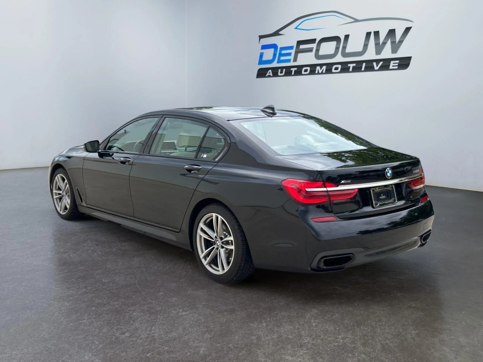 Used 2017 Black Sapphire Metallic BMW 750i xDrive image 5