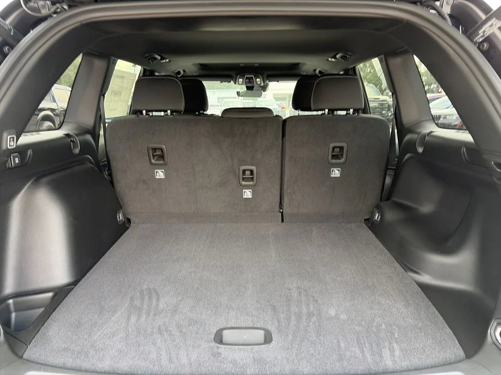 New 2026 Diamond Black Crystal Pearlcoat Jeep Laredo X image 30