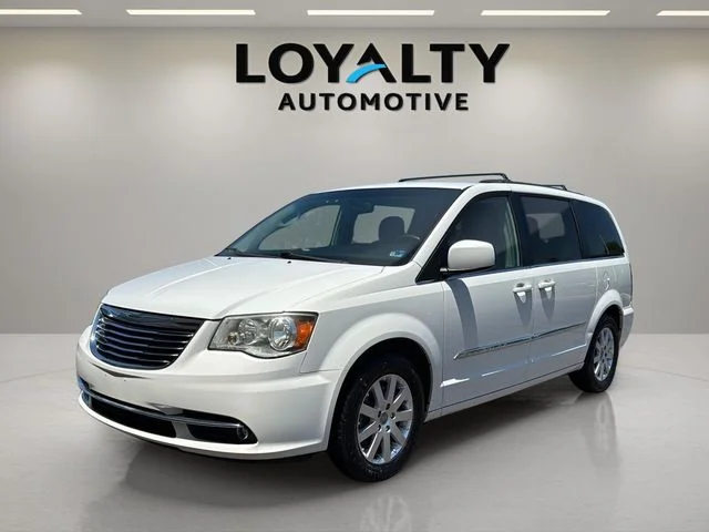2013 Chrysler Town & Country Touring's photo