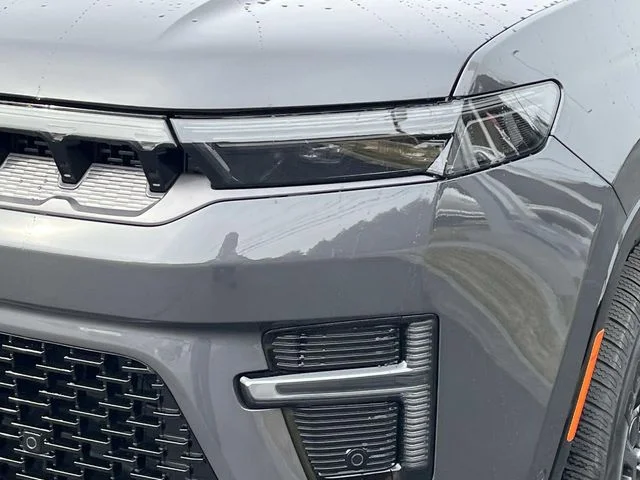 New 2026 Baltic-Gray Metallic Clear-Coat Exterior Paint Jeep Limited Altitude image 9