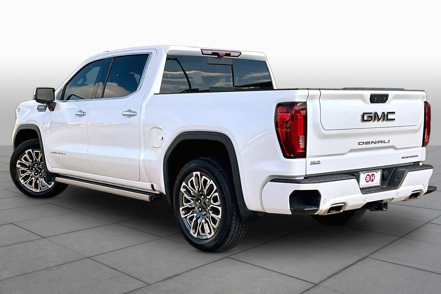 Used 2023 White Frost Tricoat GMC Denali Ultimate image 12