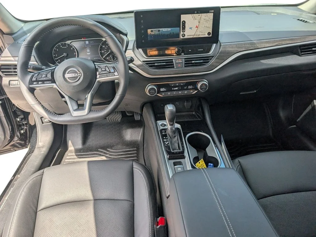Used 2025 Black Nissan 2.5 SL image 17