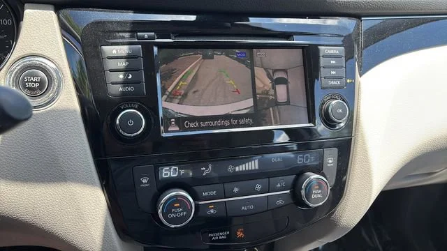 Used 2019 White Nissan SL image 27