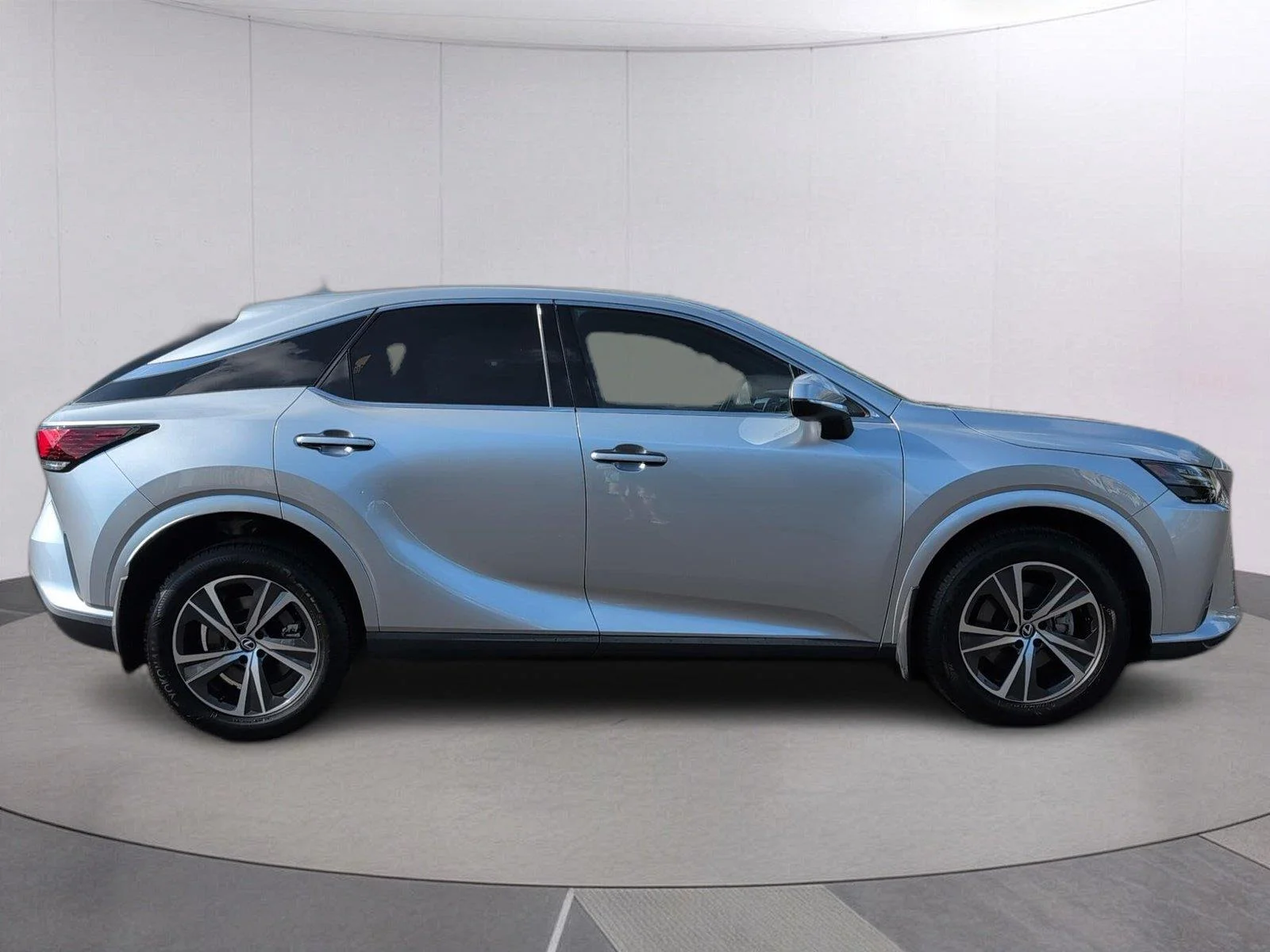Used 2023 Iridium Lexus RX 350 Luxury image 6